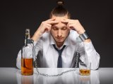 Зависимость от алкоголя: основные симптомы и последствия