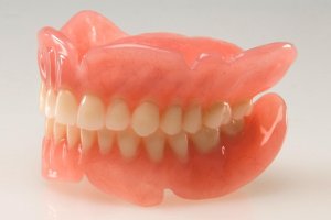 Какие зубные протезы считаются самыми лучшими?